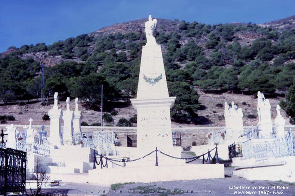 MERS EL KEBIR B LE CIMETIERE ET SON MONUMENT AUX MORTS 1967.JPG